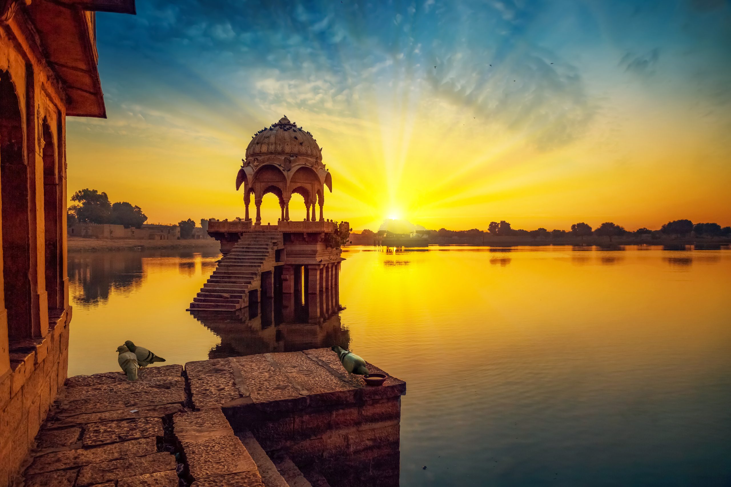 Sunrise at the Gadi Sagar (Gadisar) lake